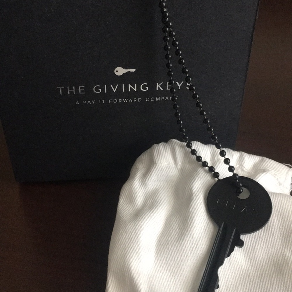 {GIVING KEYS} Black “DREAM” Giving Key